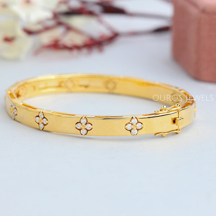 Clover Shape Round Diamond Bangle