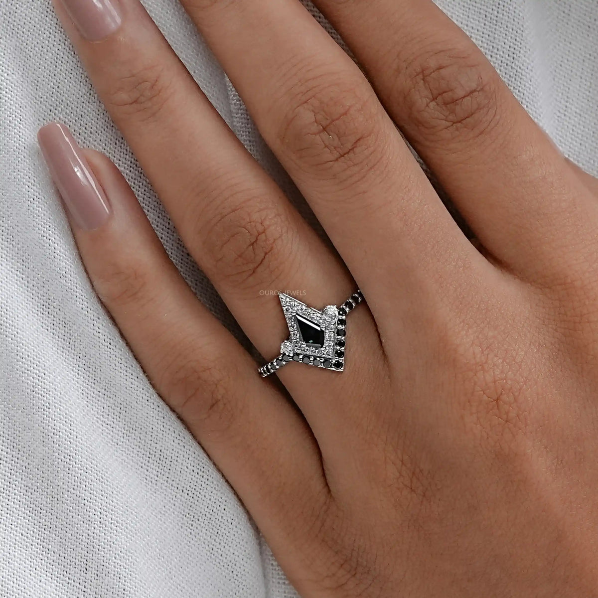 Black kite Cut Halo Curved Wedding Ring Rings