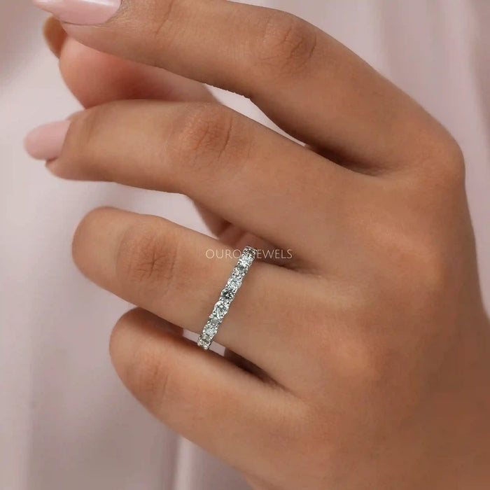 olive round diamond wedding band