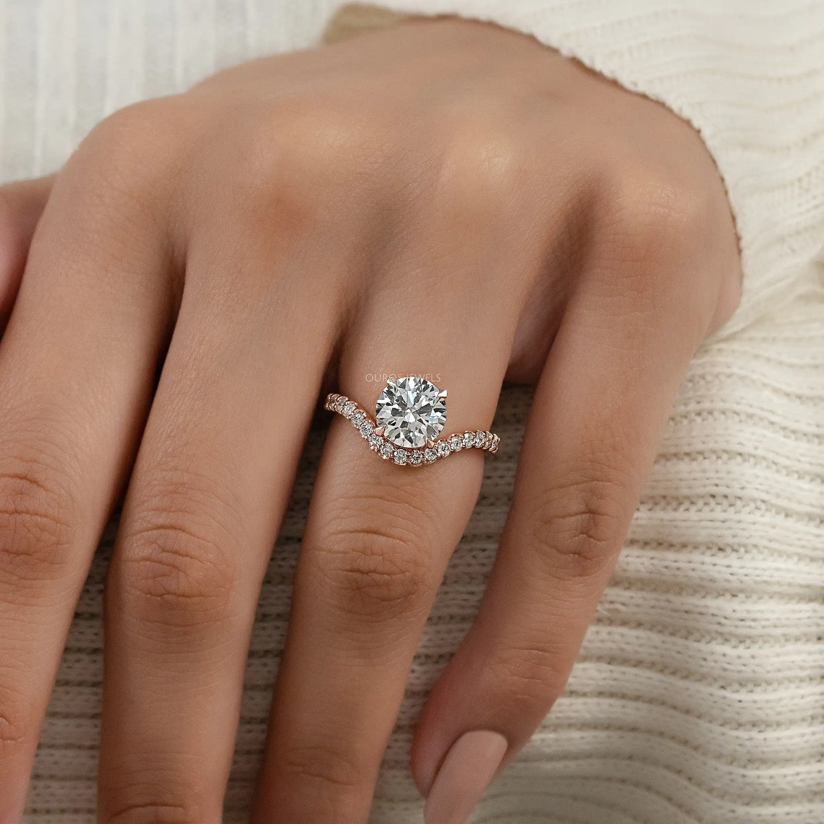 Round Diamond Accent Curved Set Ring Ring