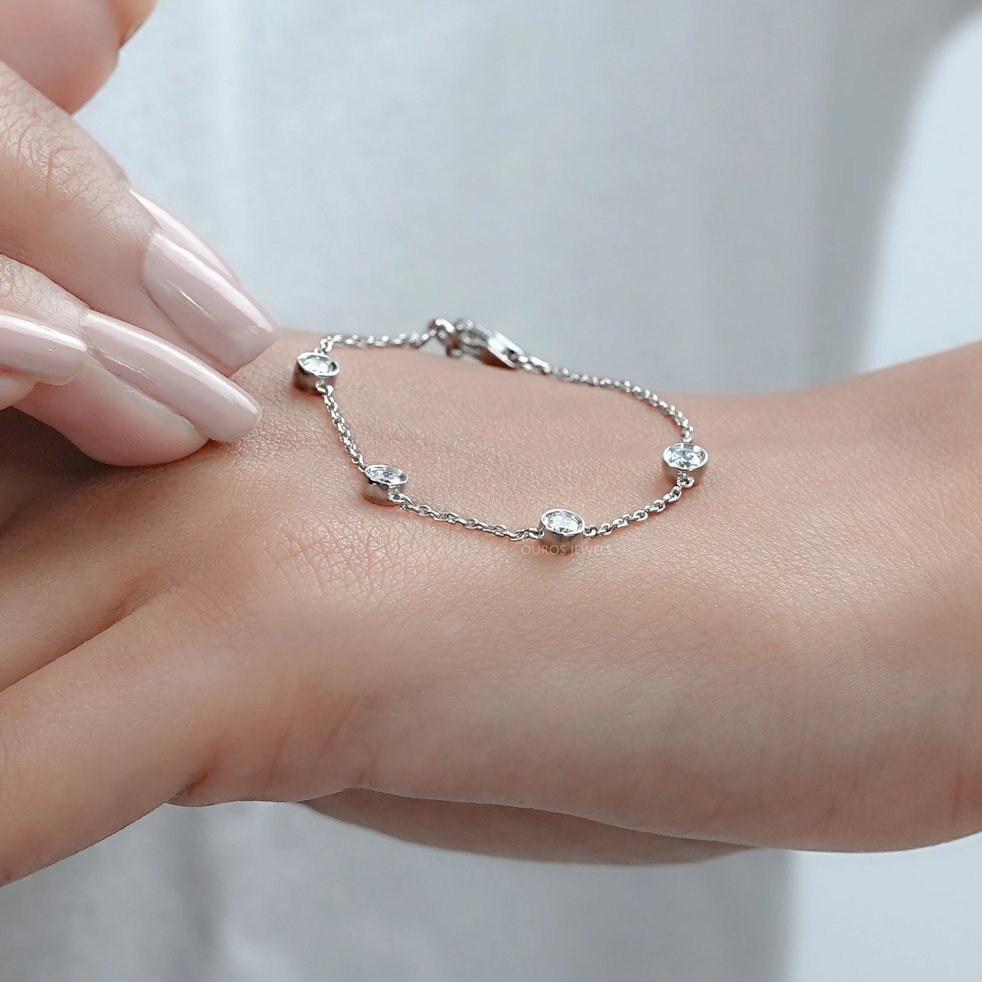 Round Diamond Bezel Set Chain Bracelet Bracelet