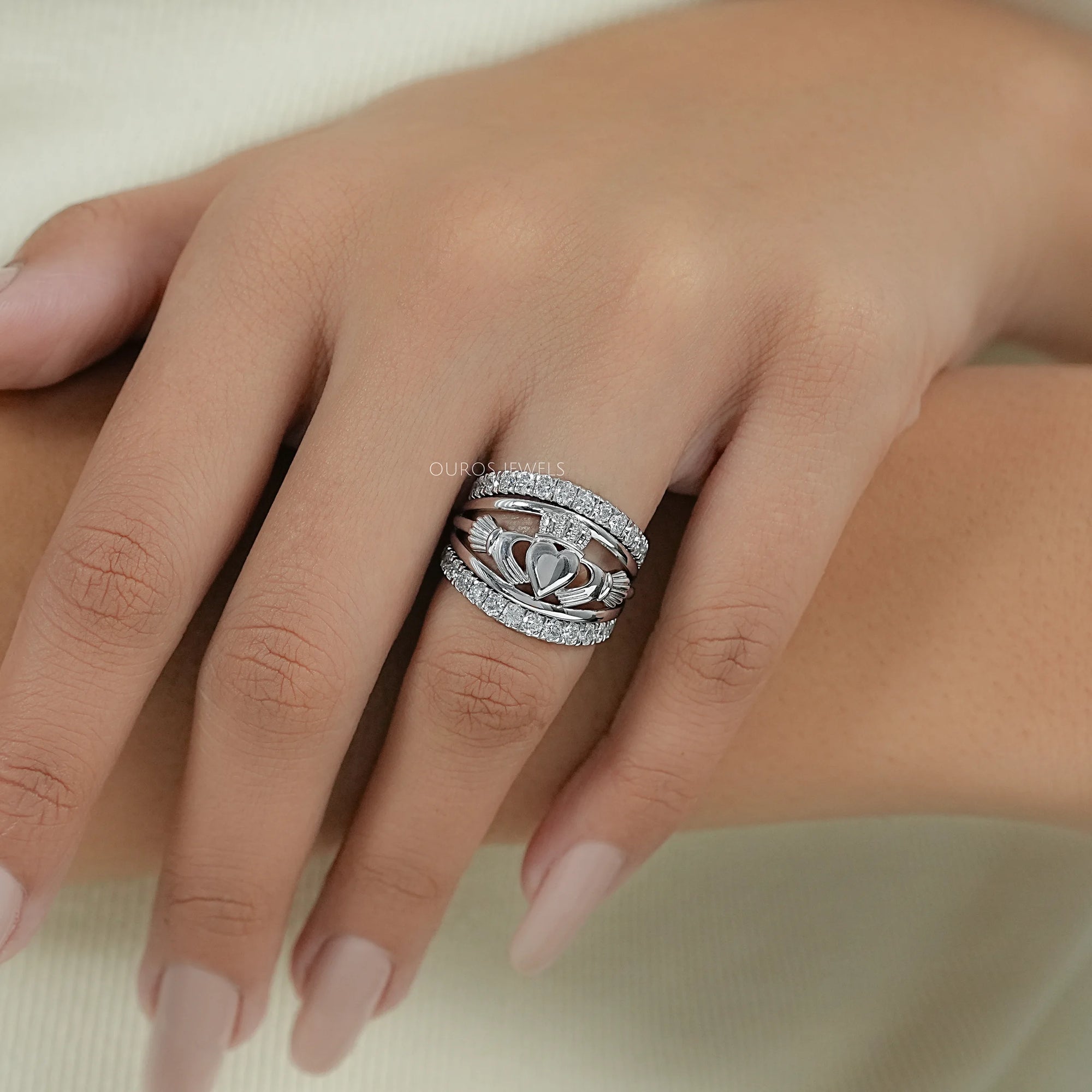 Heart Shape Crown Hands Lab Diamond Ring Set