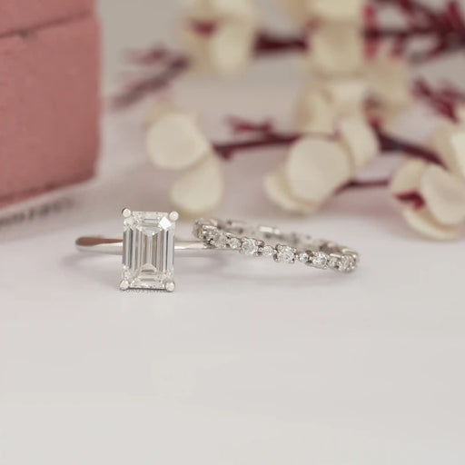 2 carat emerald cut diamond ring 