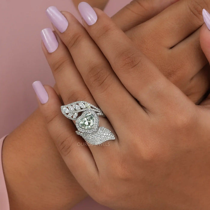 [A Women wearing Green Heart Cut Vintage Ring]-[Ouros Jewels]