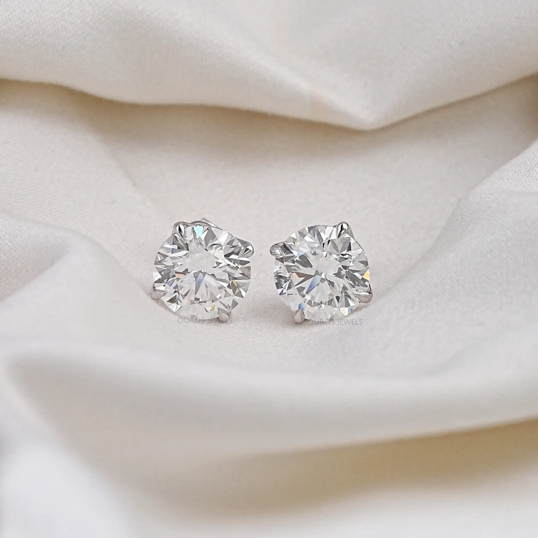 Round Cut Lab Diamond Stud Molly Sims - 96th Annual Academy Awards Earrings