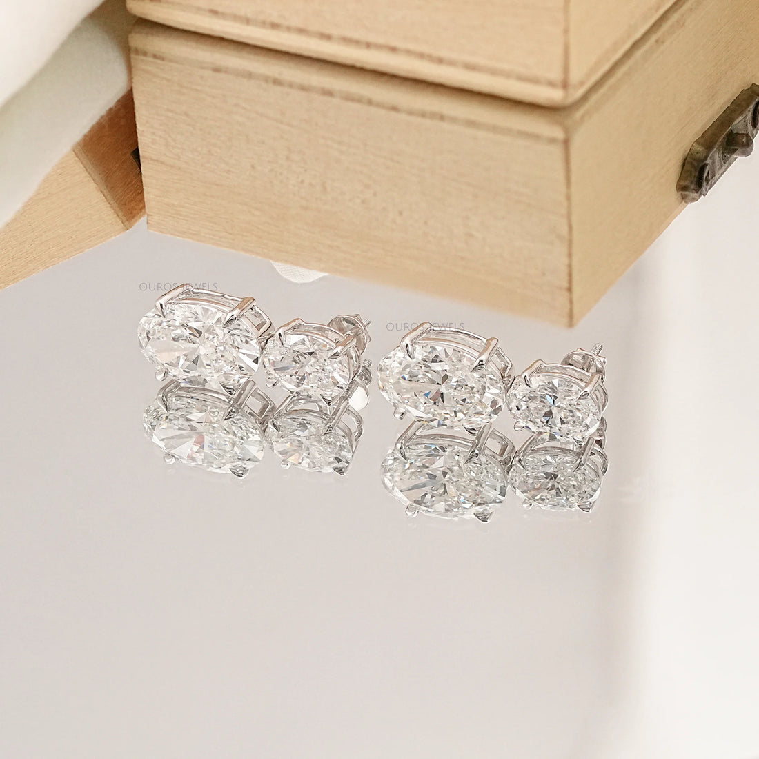 Margot Robbie Annual Oval Lab Diamond Earrings Earrings