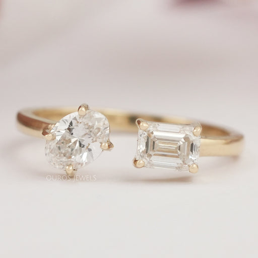 front view of oval and emerald-cut lab diamond toi et moi engagement ring