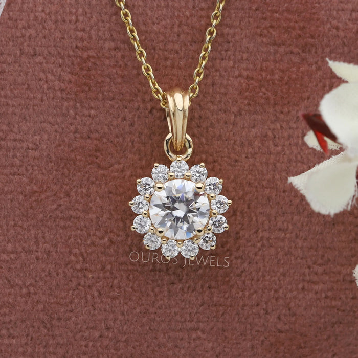 Round Brilliant Cut Diamond Halo Pendant 
