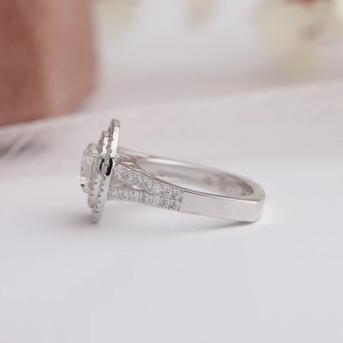 round double halo diamond ring in white gold 