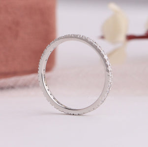 white gold round  diamond wedding band