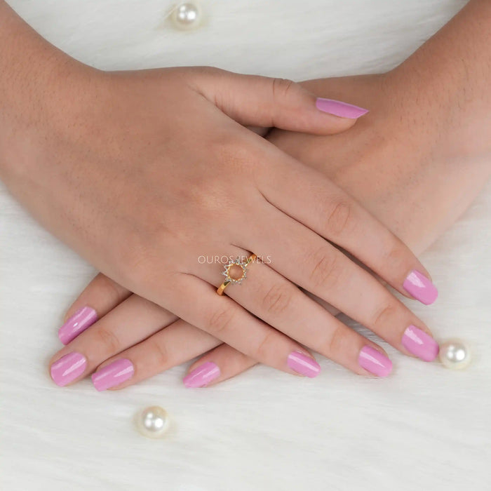 [ A Women wearing Semi Mount Solitaire Setting Ring]-[Ouros Jewels]