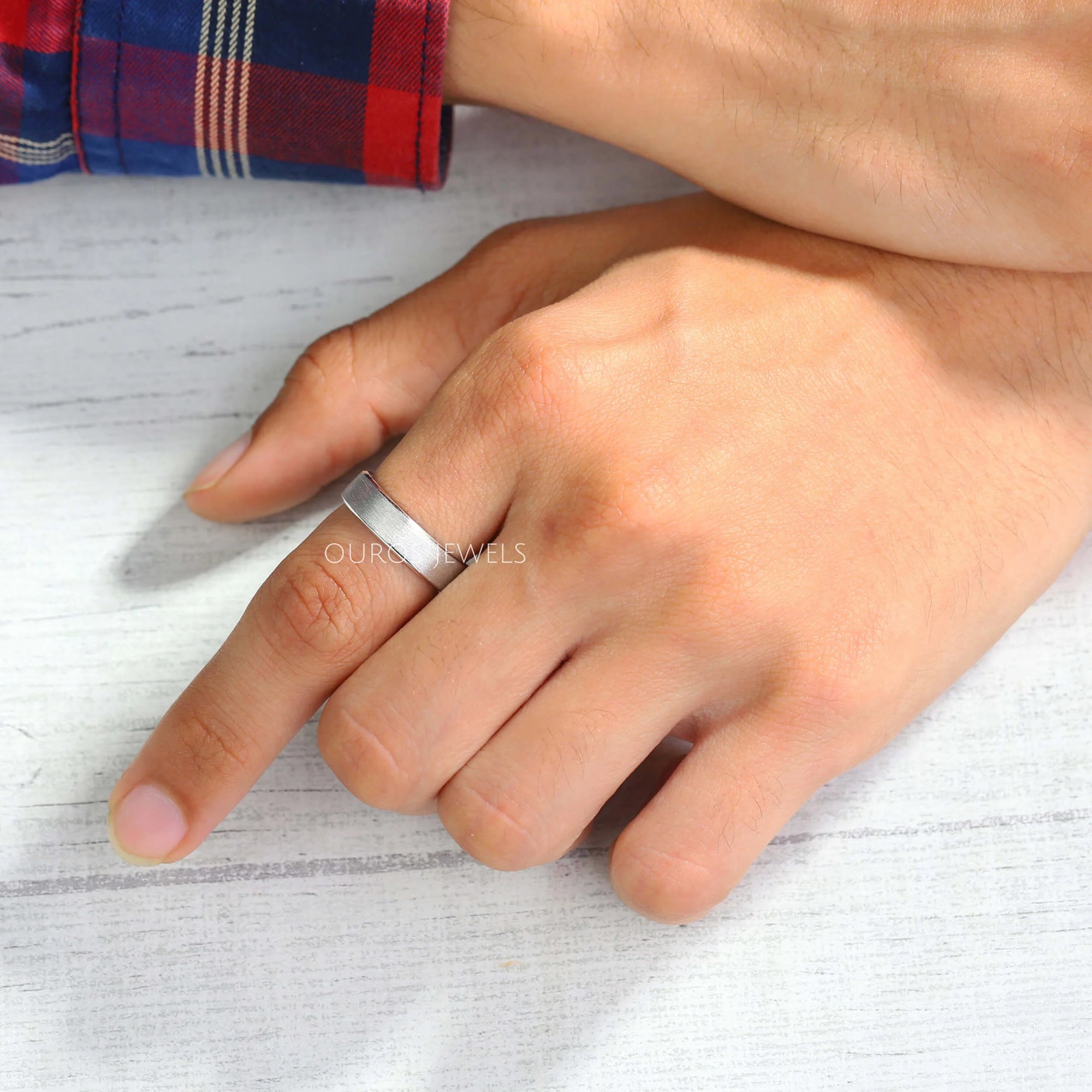 Round Cut Gemstone Inside Diamond Band