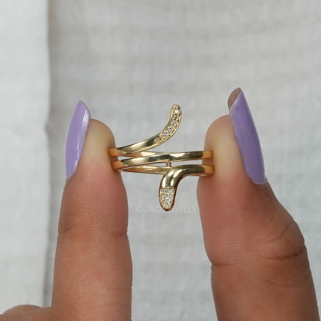 Snake Round Diamond Engagement Ring
