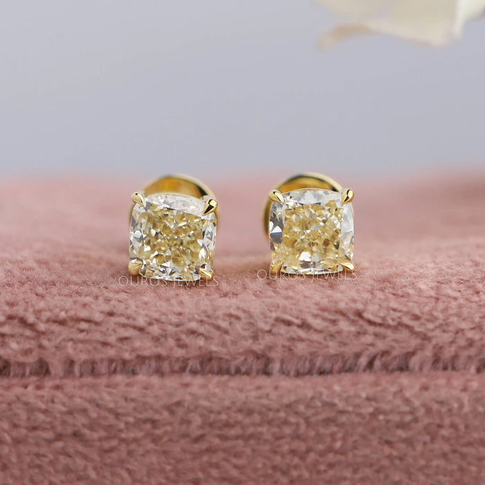 A pair of yellow gold earrings featuring sparkling diamonds, perfect for formal occasions or everyday wear